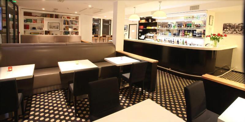 202 Hotel 3*
